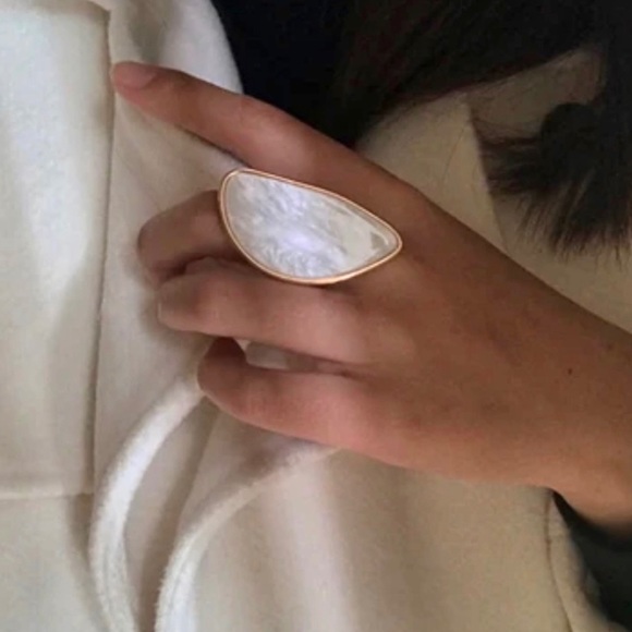 Geometric Oversized Faux Pearl Resin Ring - Picture 6 of 9